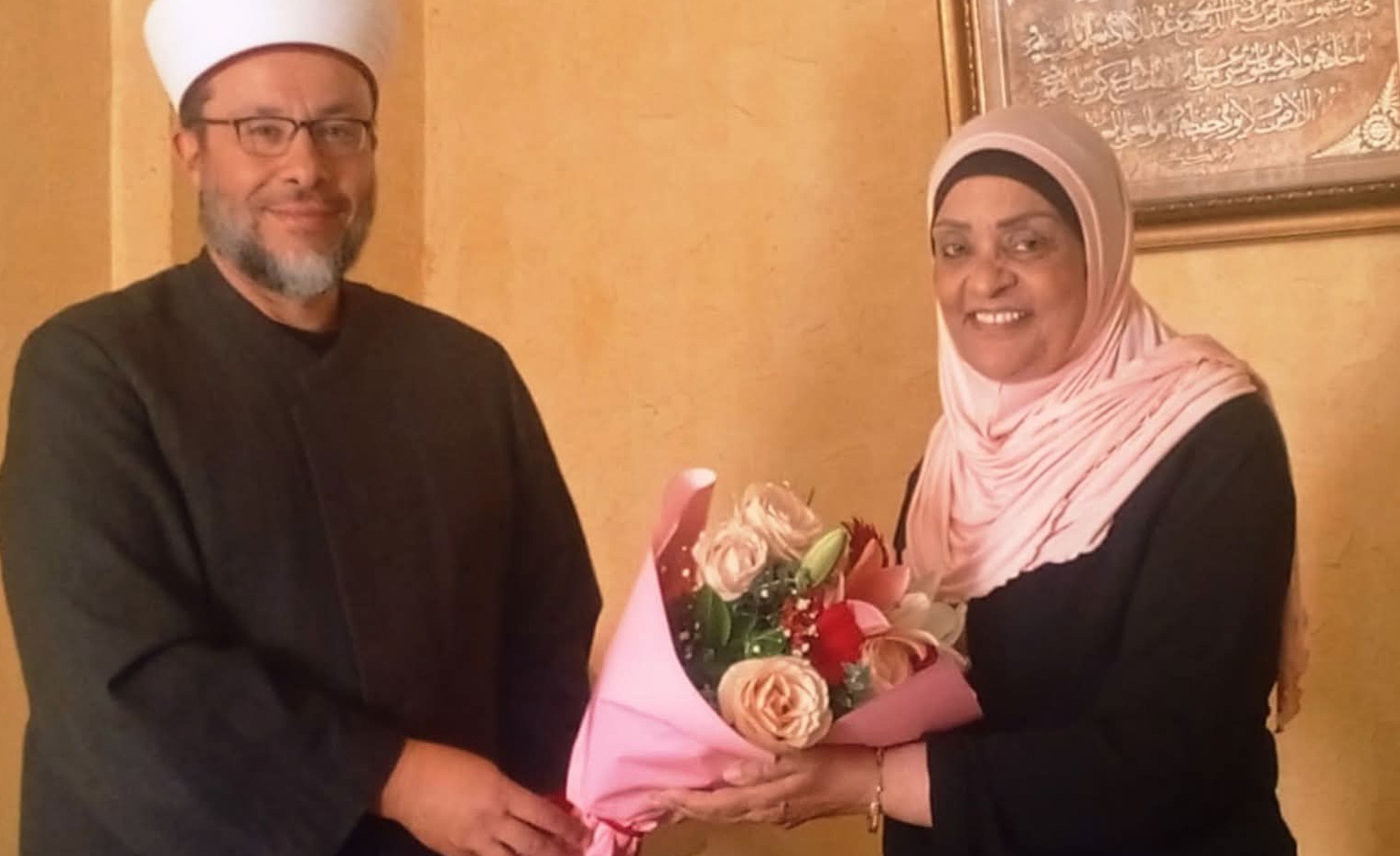 أمين الفتوى يزور معلمة اللغة الانجليزية