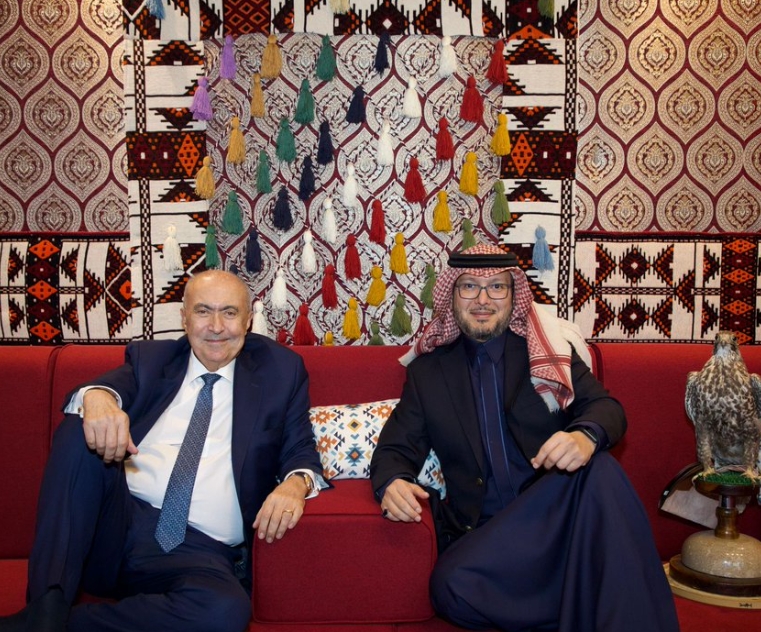 السفير بخاري استقبل النائب مخزومي