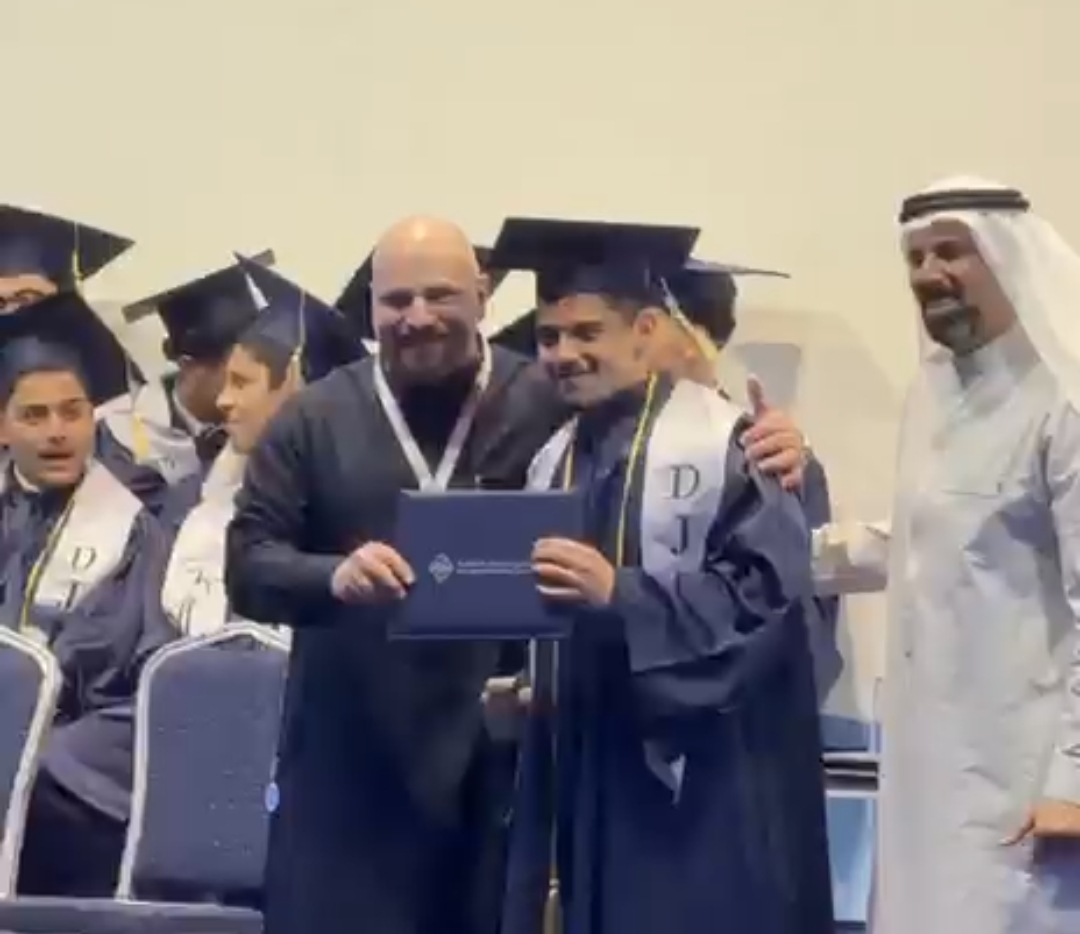 شاب لبناني يجذب الانظار في السعودية