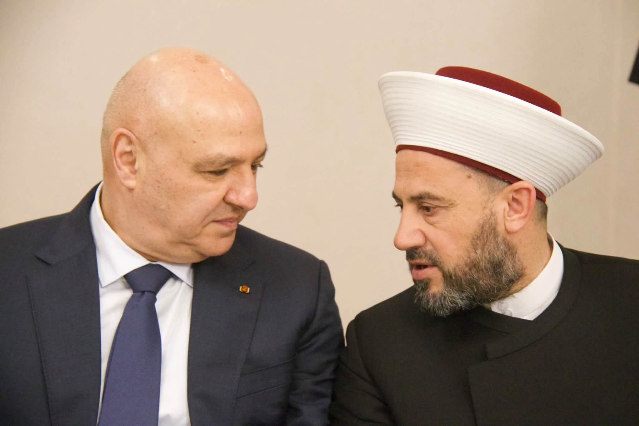 الرئيس والمفتي الغزاوي.. تعزية بأبعاد وطنية