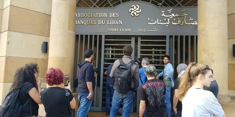 550 ألف مودع أمام خطر خسارة أموالهم