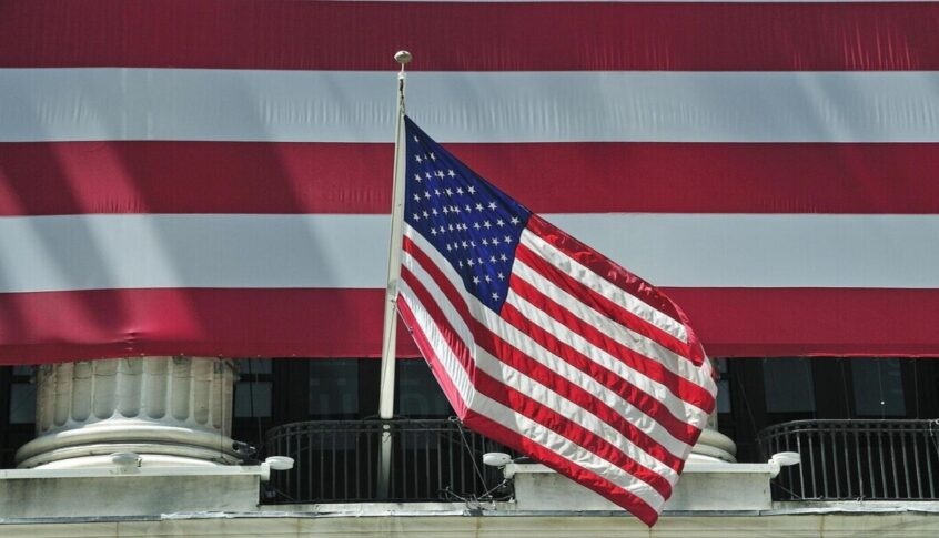 شخصية سُنية مُنعت من الدخول إلى أميركا