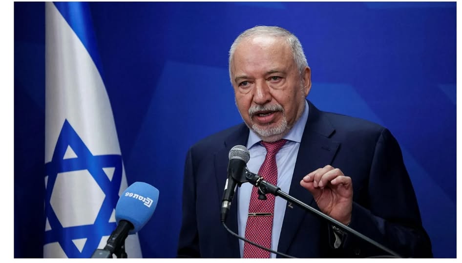 ليبرمان: سلموا الضفة للأردنيين