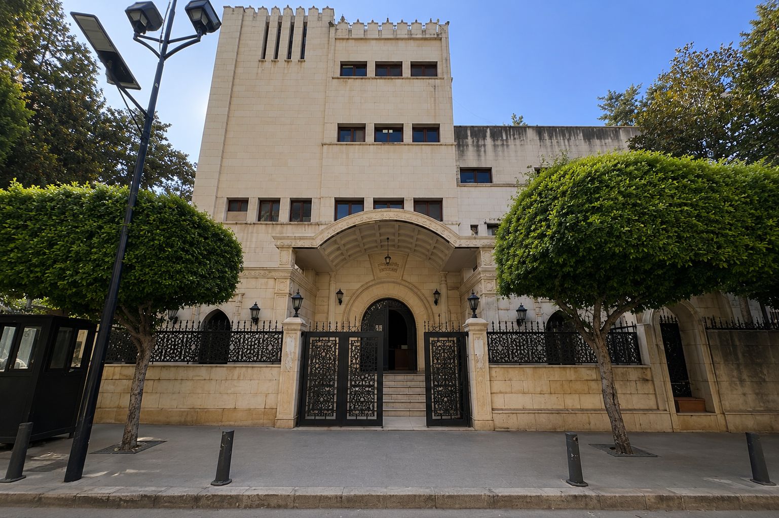 من يملك القرار داخل الدار؟ (3)