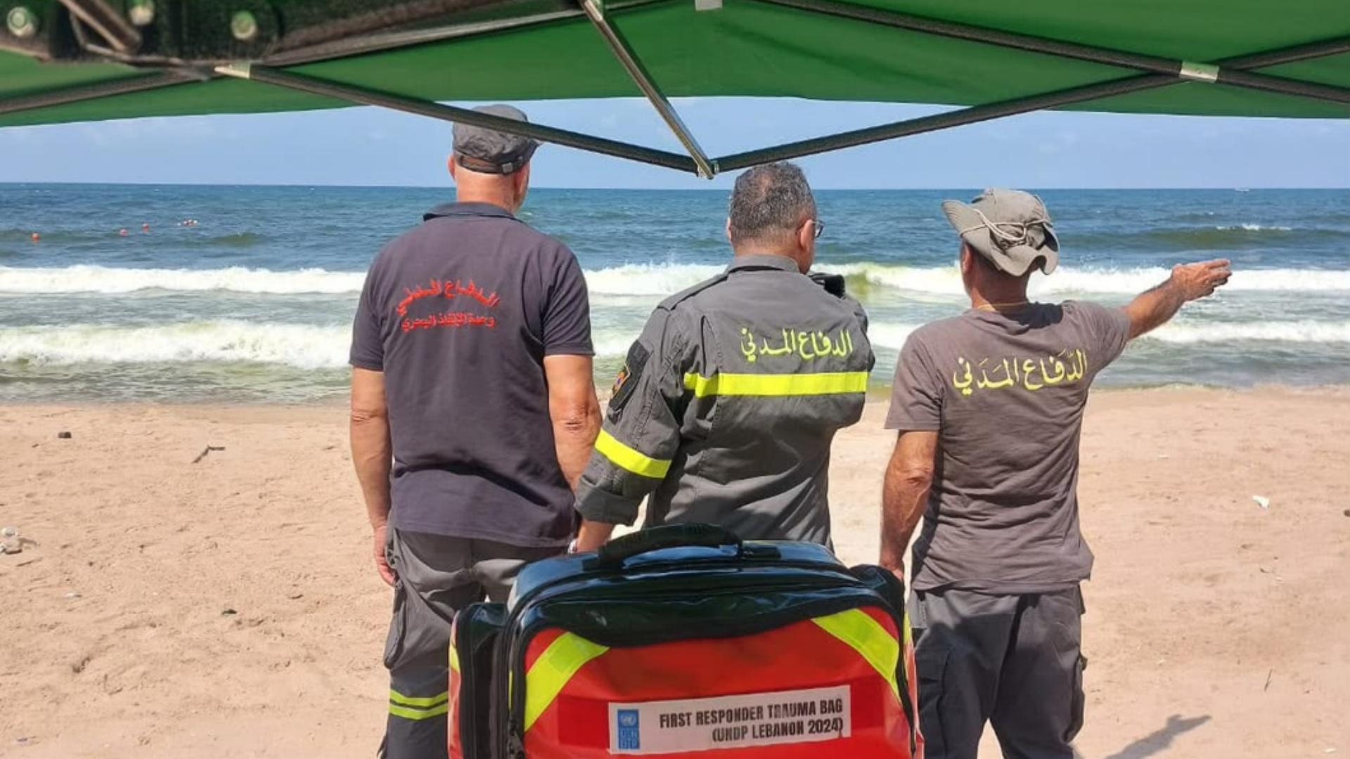 الدفاع المدني ينتشر على الشاطئ