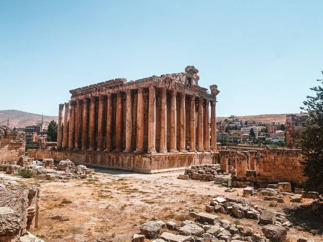 ماذا يحصل في قلعة بعلبك؟