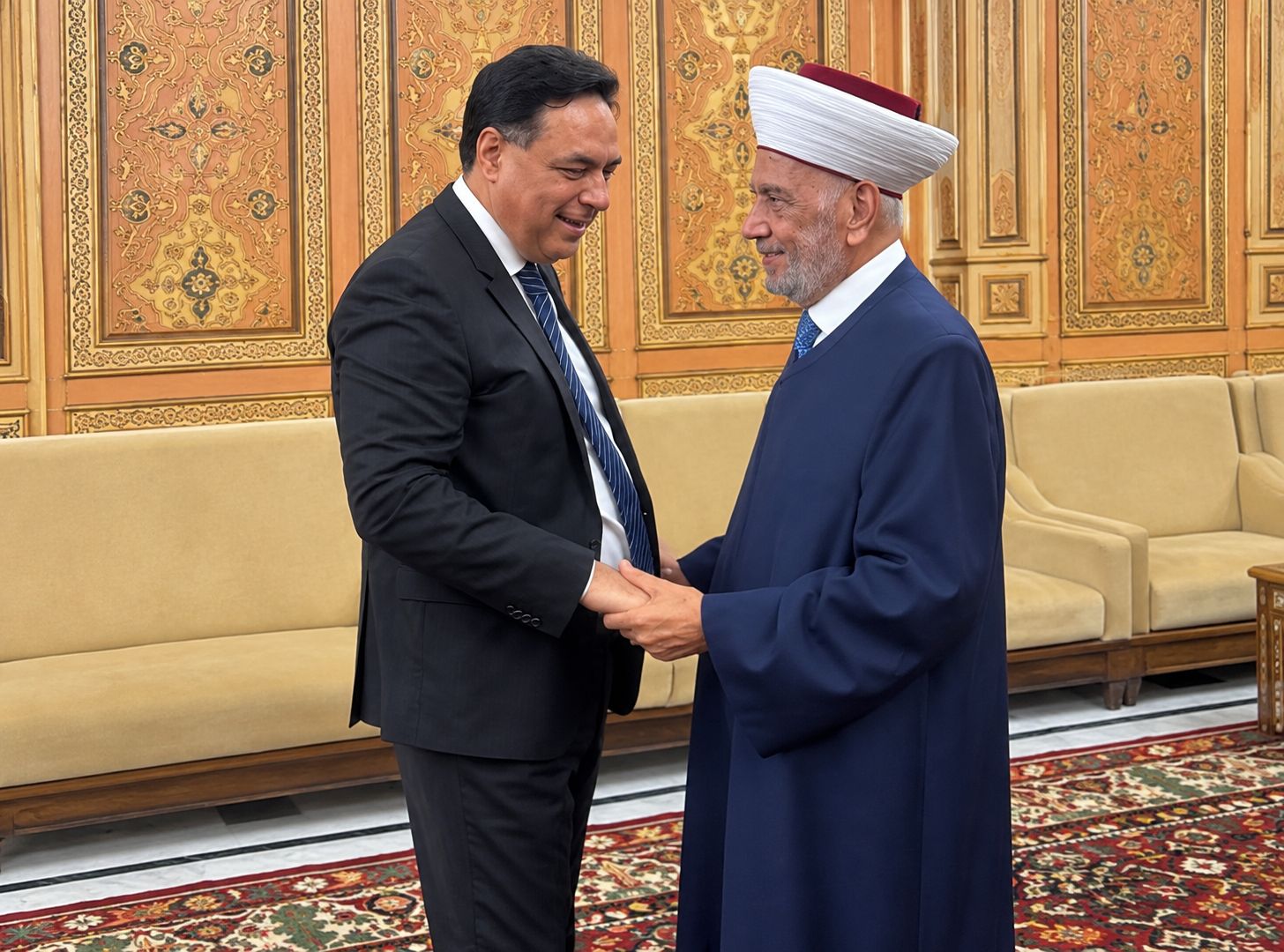 حسان دياب نجم جلسة المجلس الشرعي