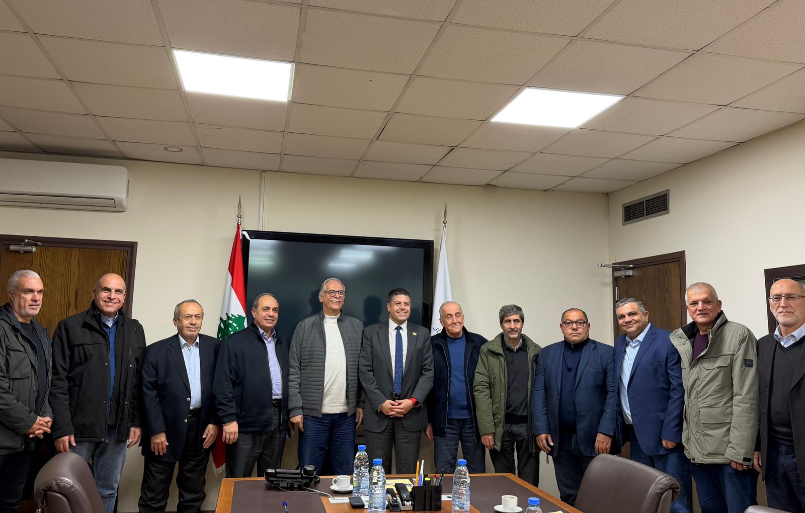 مخاتير بيروت في المرفأ يلتقون النفّي